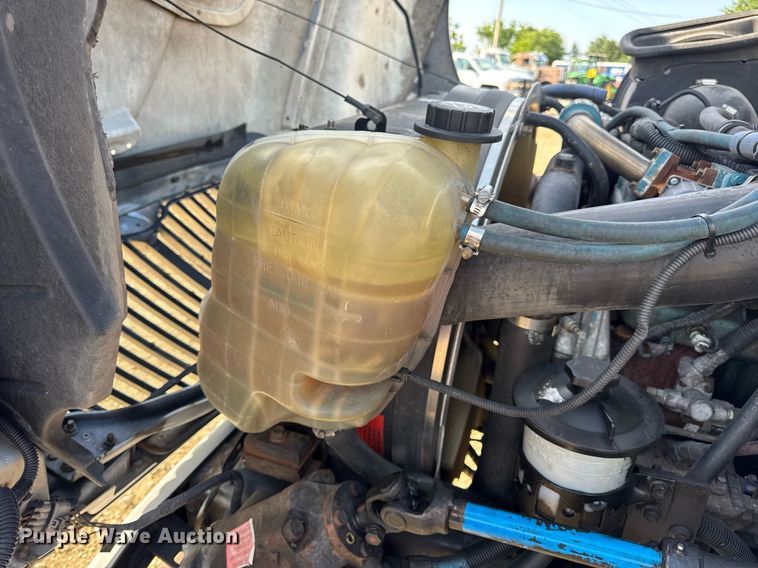 image for item DV4224 2007 International 4300 truck cab and chassis