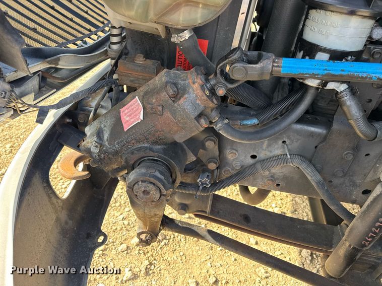 image for item DV4224 2007 International 4300 truck cab and chassis