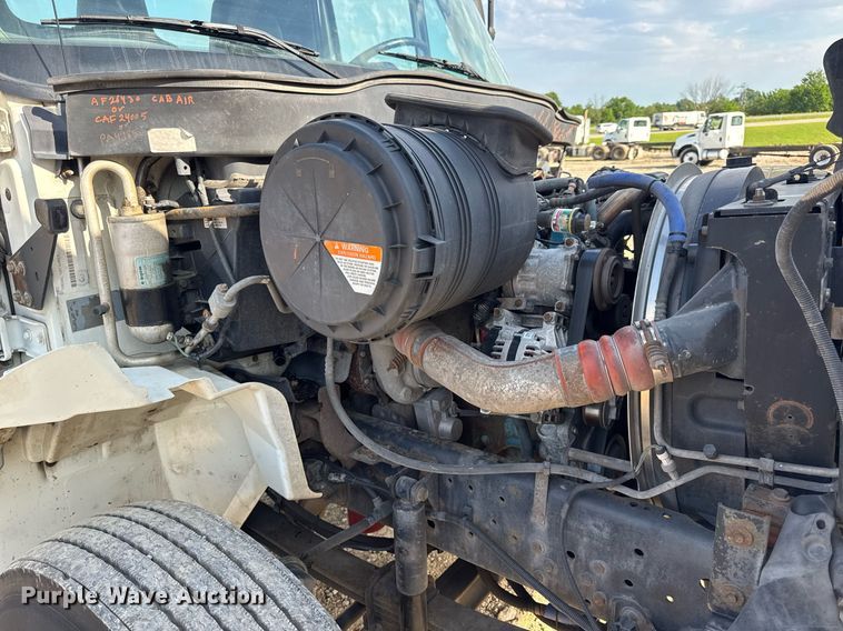 image for item DV4224 2007 International 4300 truck cab and chassis