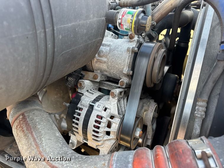 image for item DV4224 2007 International 4300 truck cab and chassis