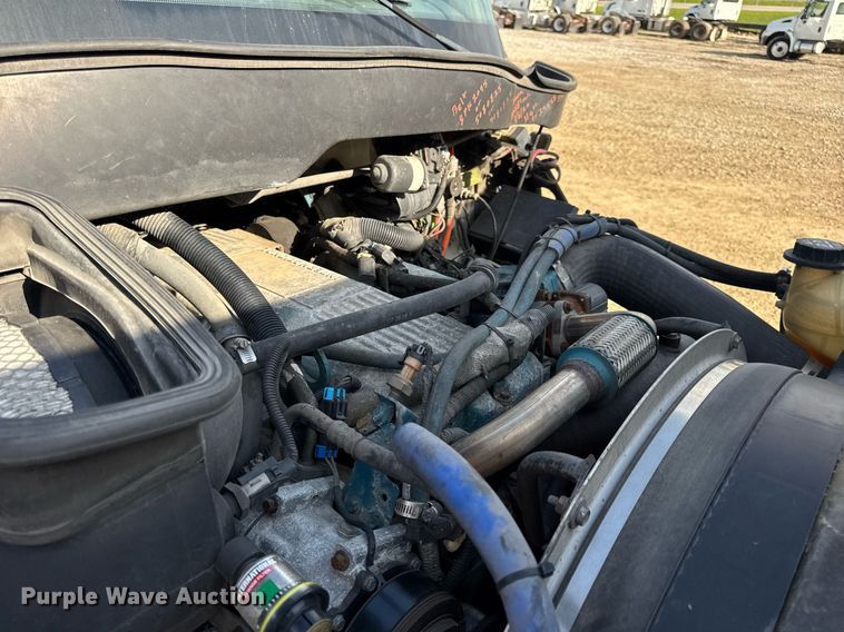 image for item DV4224 2007 International 4300 truck cab and chassis