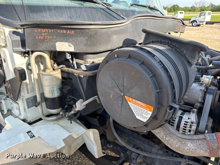 image for item DV4224 2007 International 4300 truck cab and chassis