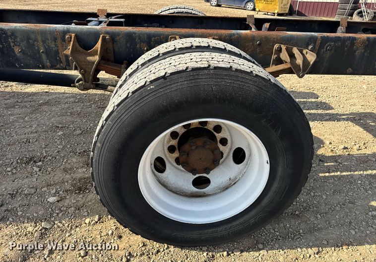 image for item DV4224 2007 International 4300 truck cab and chassis