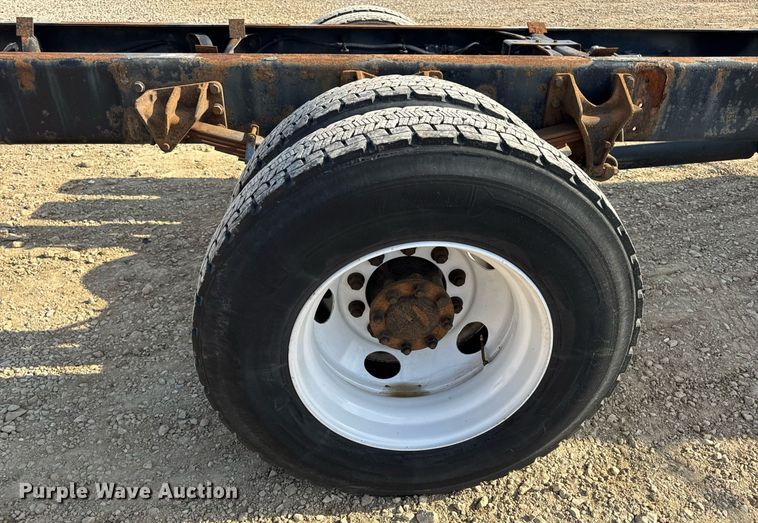 image for item DV4224 2007 International 4300 truck cab and chassis