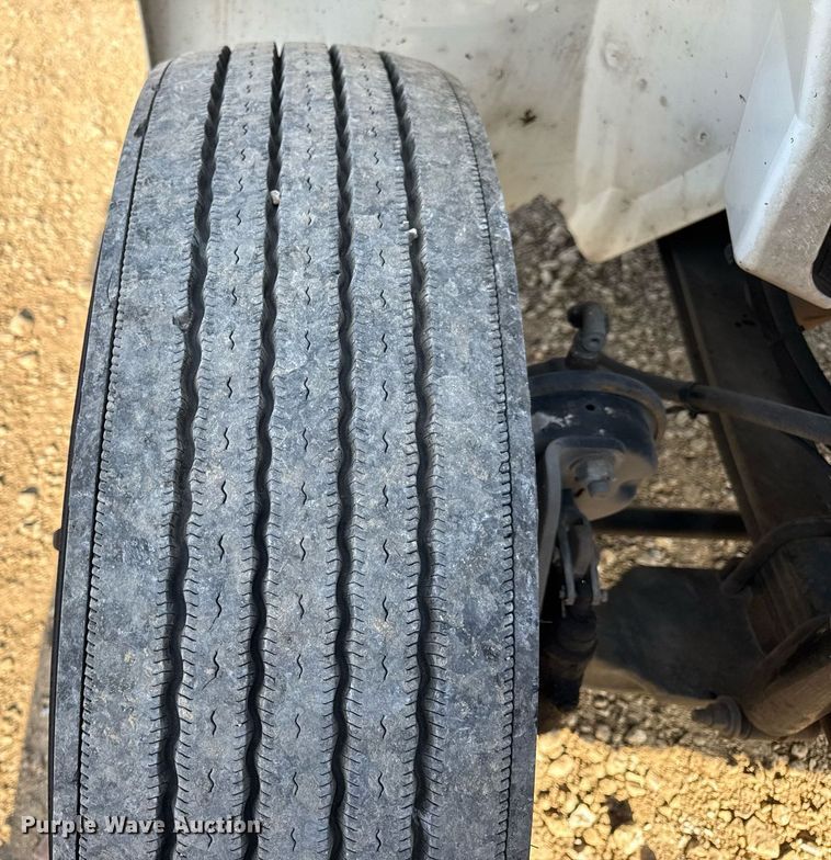 image for item DV4224 2007 International 4300 truck cab and chassis