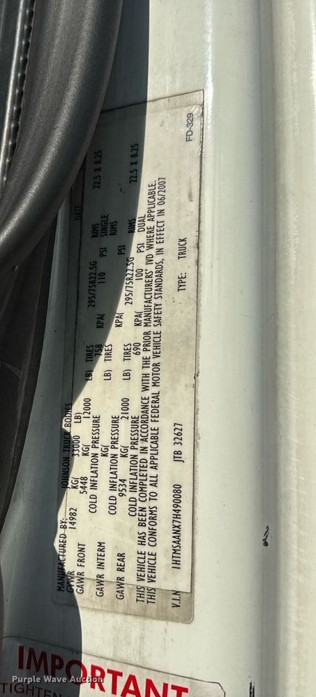 image for item DV4224 2007 International 4300 truck cab and chassis