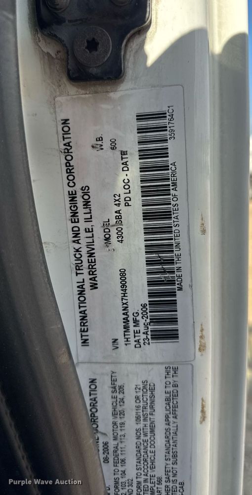 image for item DV4224 2007 International 4300 truck cab and chassis