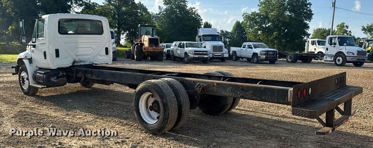 image for item DV4226 2007 International 4300 truck cab and chassis