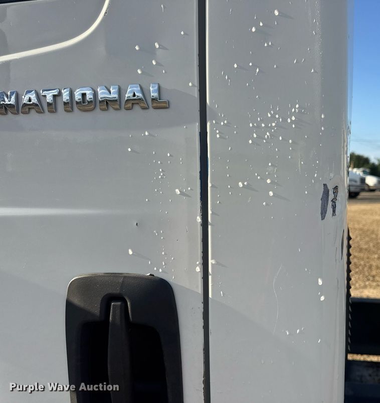 image for item DV4226 2007 International 4300 truck cab and chassis