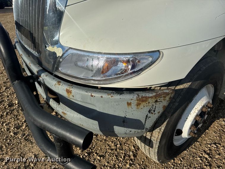 image for item DV4226 2007 International 4300 truck cab and chassis