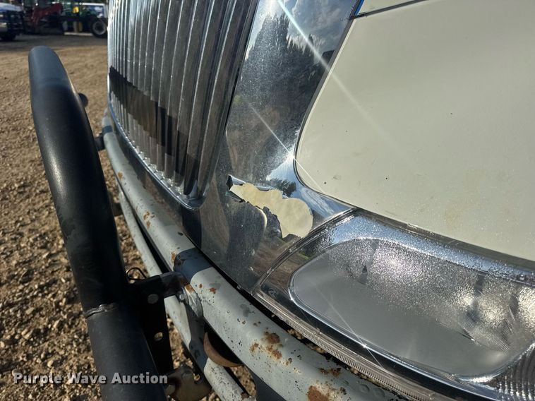 image for item DV4226 2007 International 4300 truck cab and chassis