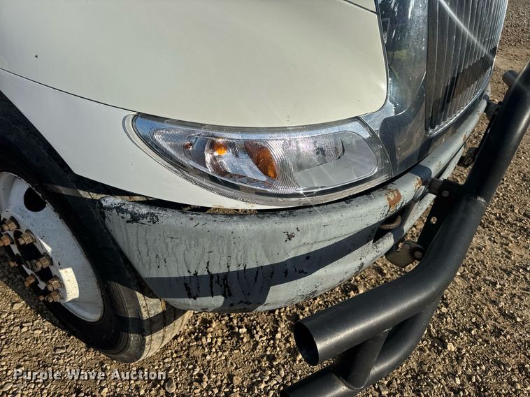 image for item DV4226 2007 International 4300 truck cab and chassis