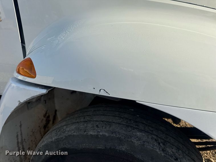 image for item DV4226 2007 International 4300 truck cab and chassis