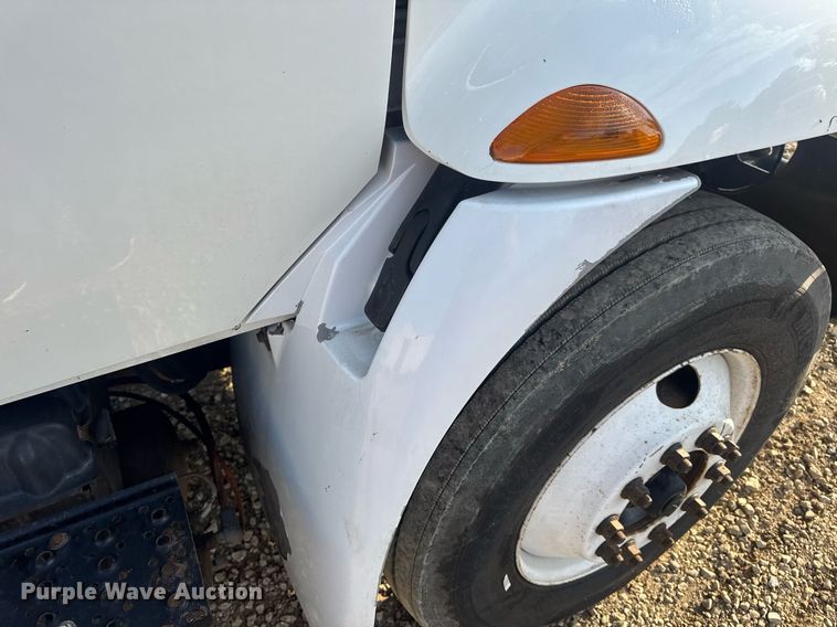 image for item DV4226 2007 International 4300 truck cab and chassis