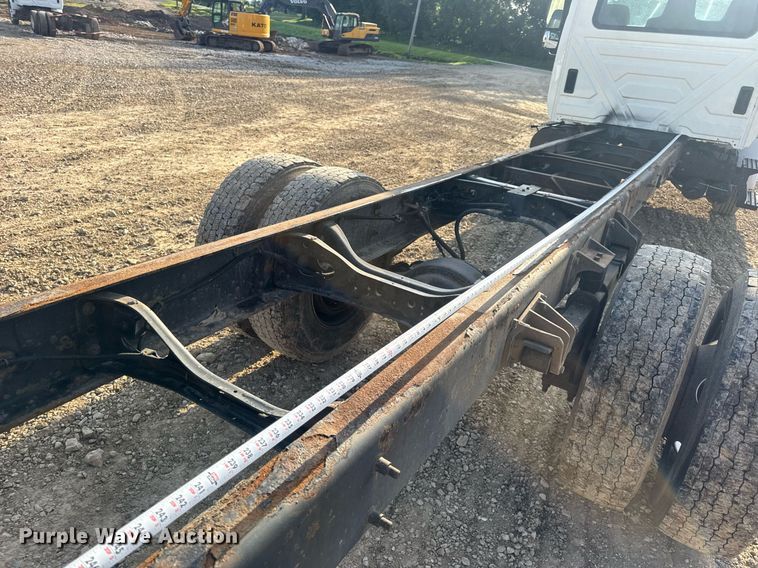 image for item DV4226 2007 International 4300 truck cab and chassis