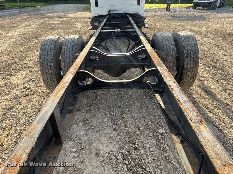 image for item DV4226 2007 International 4300 truck cab and chassis