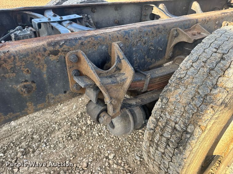 image for item DV4226 2007 International 4300 truck cab and chassis