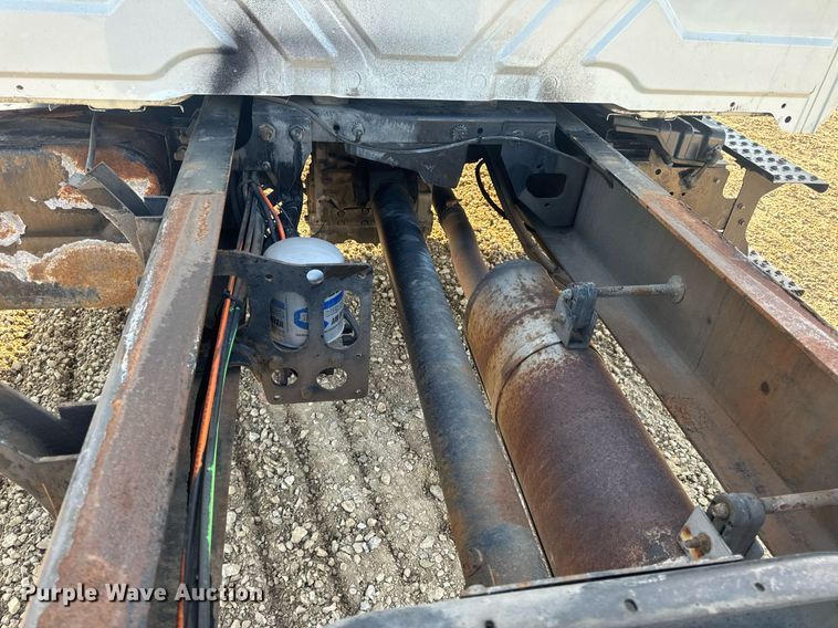 image for item DV4226 2007 International 4300 truck cab and chassis