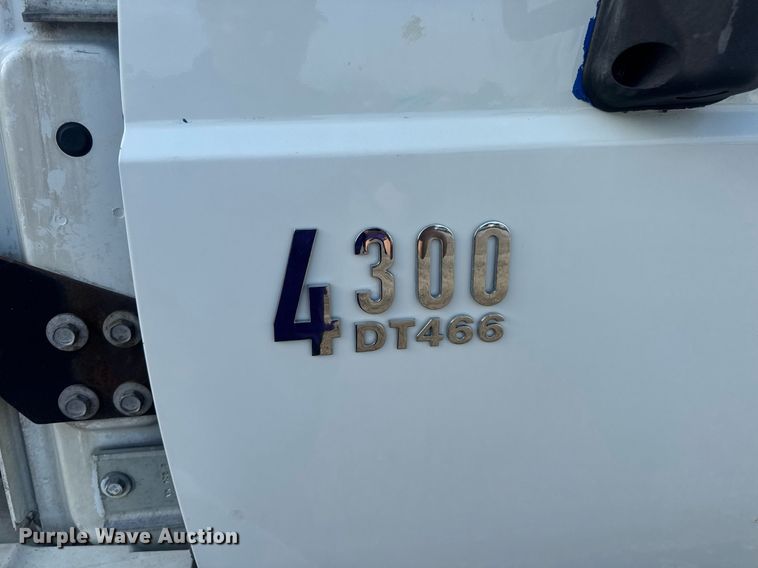 image for item DV4226 2007 International 4300 truck cab and chassis