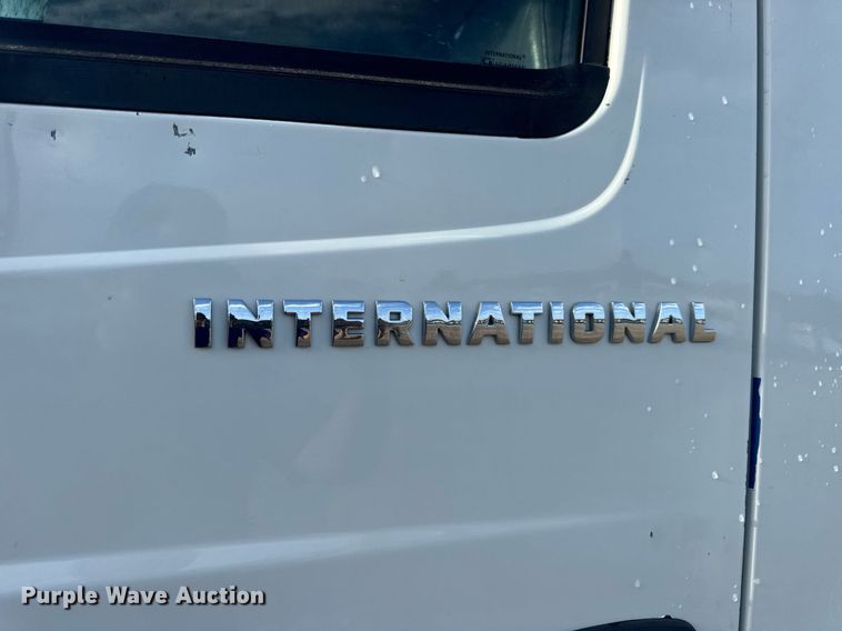 image for item DV4226 2007 International 4300 truck cab and chassis