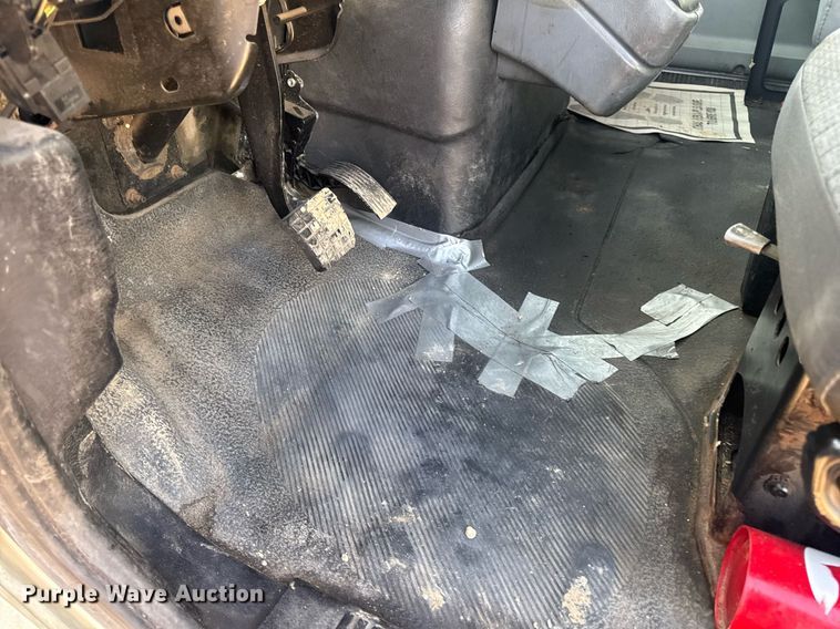 image for item DV4226 2007 International 4300 truck cab and chassis