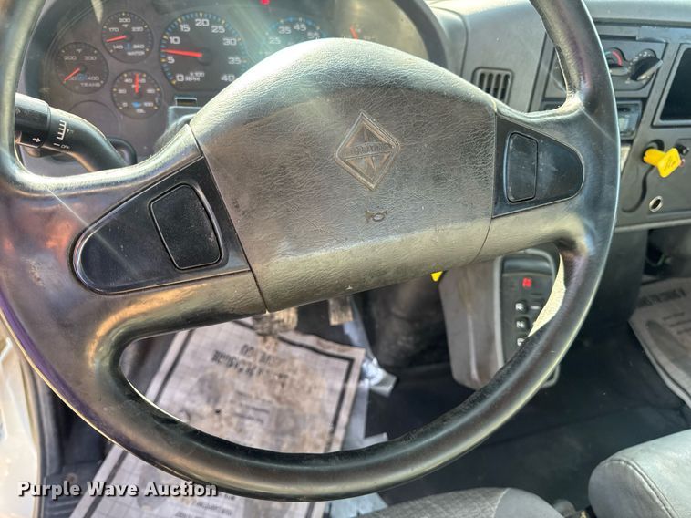 image for item DV4226 2007 International 4300 truck cab and chassis