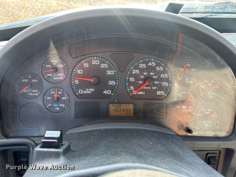 image for item DV4226 2007 International 4300 truck cab and chassis