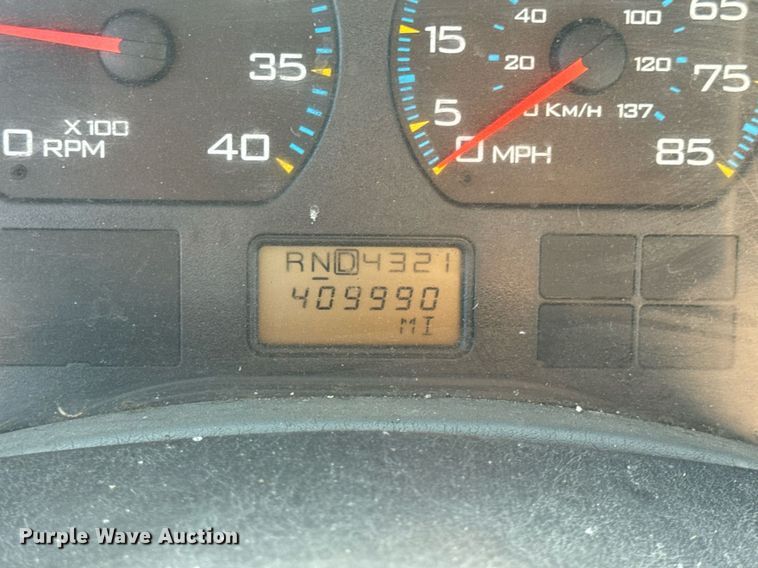 image for item DV4226 2007 International 4300 truck cab and chassis