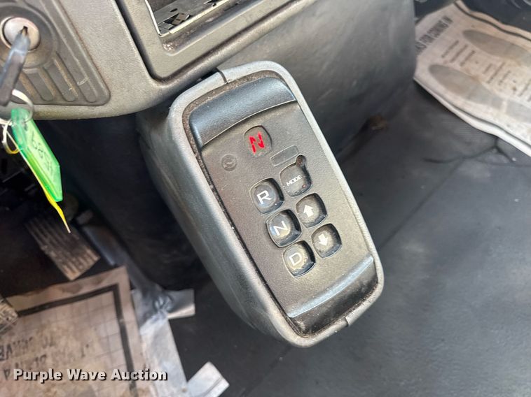 image for item DV4226 2007 International 4300 truck cab and chassis