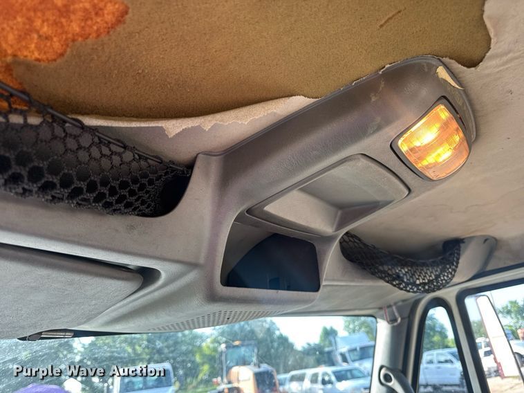 image for item DV4226 2007 International 4300 truck cab and chassis