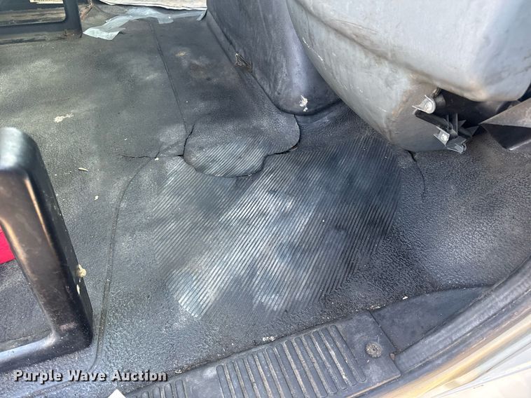 image for item DV4226 2007 International 4300 truck cab and chassis