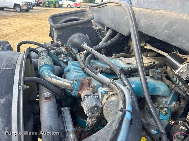 image for item DV4226 2007 International 4300 truck cab and chassis