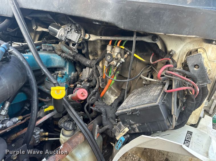 image for item DV4226 2007 International 4300 truck cab and chassis