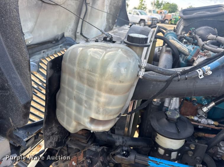 image for item DV4226 2007 International 4300 truck cab and chassis