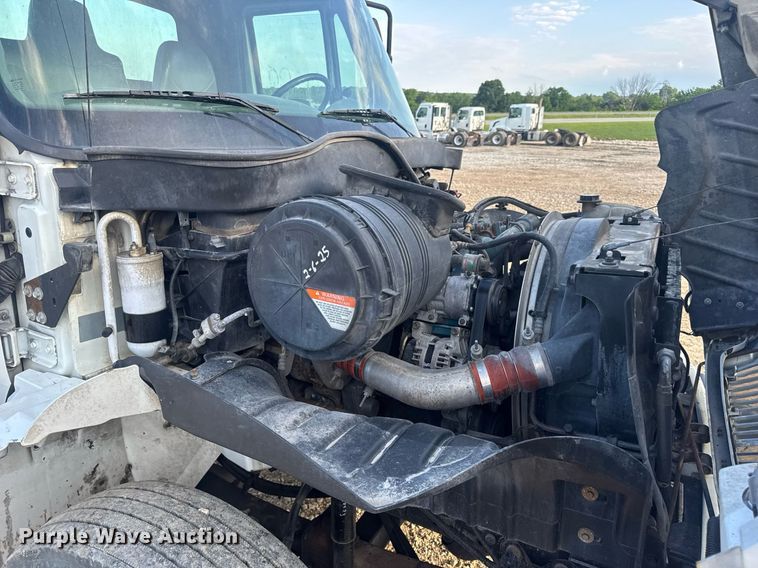 image for item DV4226 2007 International 4300 truck cab and chassis