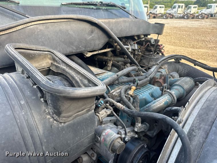 image for item DV4226 2007 International 4300 truck cab and chassis