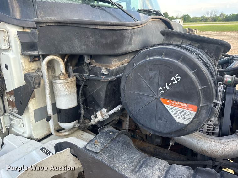 image for item DV4226 2007 International 4300 truck cab and chassis