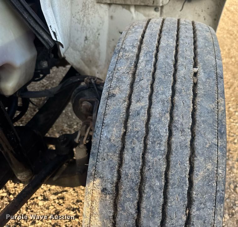 image for item DV4226 2007 International 4300 truck cab and chassis