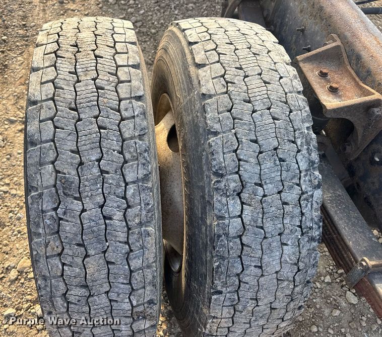 image for item DV4226 2007 International 4300 truck cab and chassis