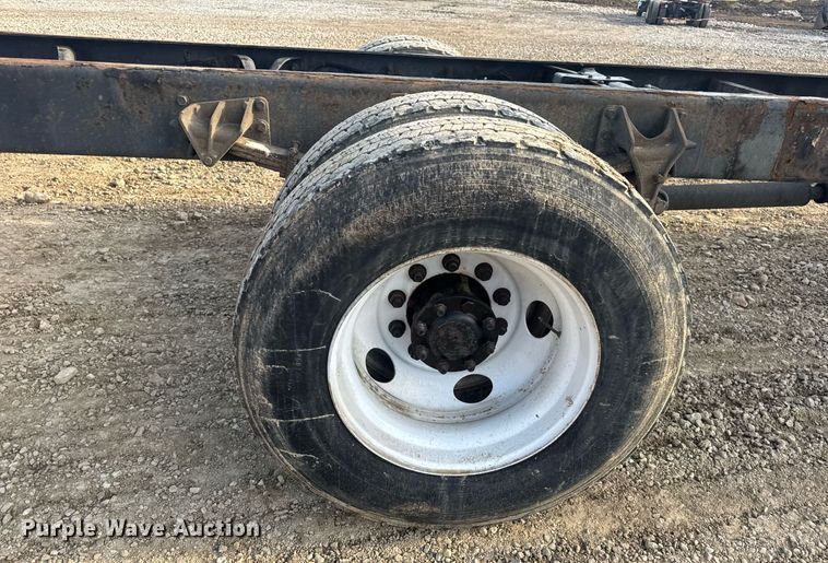 image for item DV4226 2007 International 4300 truck cab and chassis