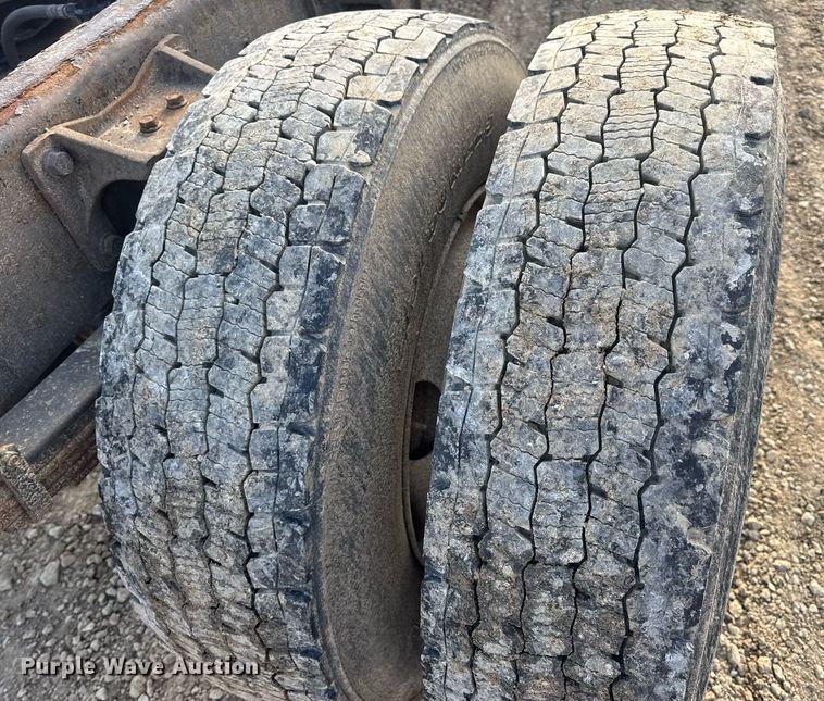 image for item DV4226 2007 International 4300 truck cab and chassis