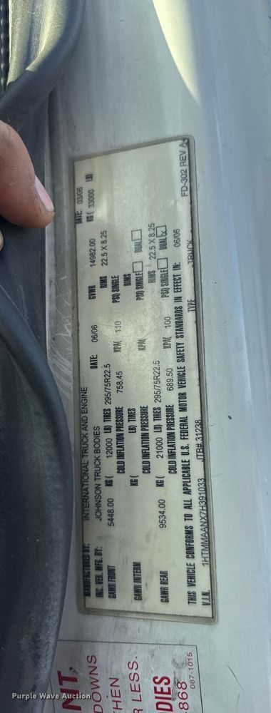 image for item DV4226 2007 International 4300 truck cab and chassis