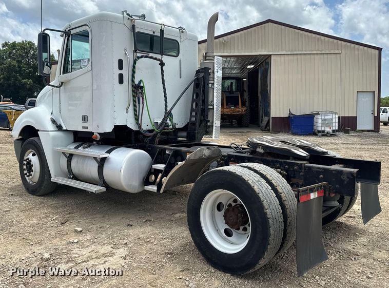 image for item DV4227 2009 Freightliner Columbia 120 semi truck