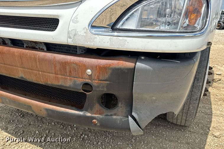 image for item DV4227 2009 Freightliner Columbia 120 semi truck