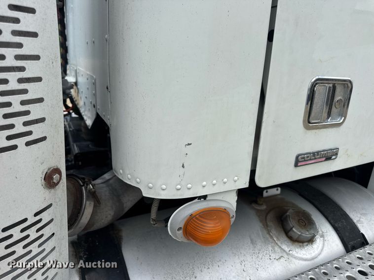 image for item DV4227 2009 Freightliner Columbia 120 semi truck