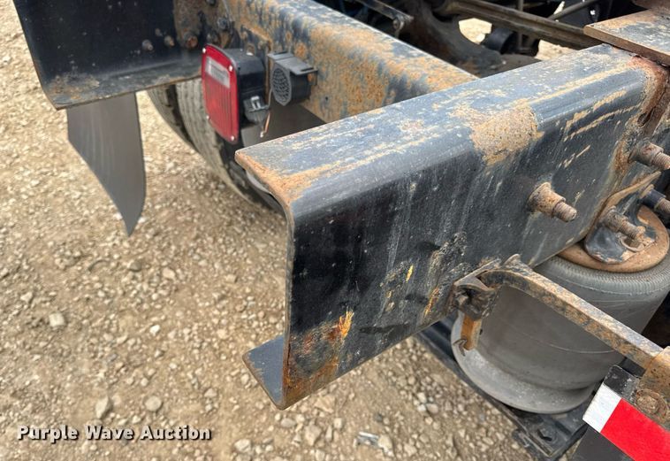 image for item DV4227 2009 Freightliner Columbia 120 semi truck