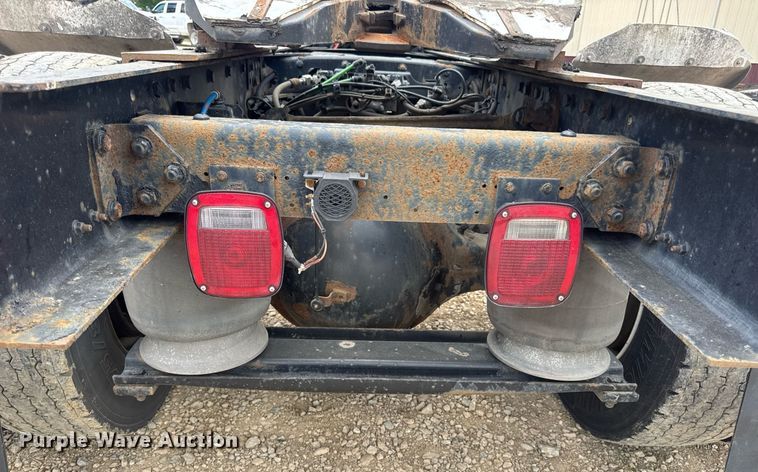 image for item DV4227 2009 Freightliner Columbia 120 semi truck