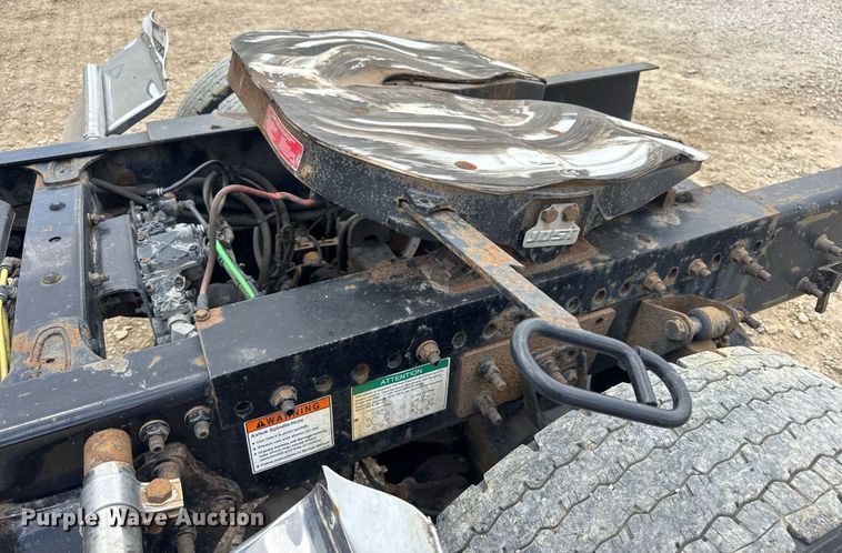 image for item DV4227 2009 Freightliner Columbia 120 semi truck