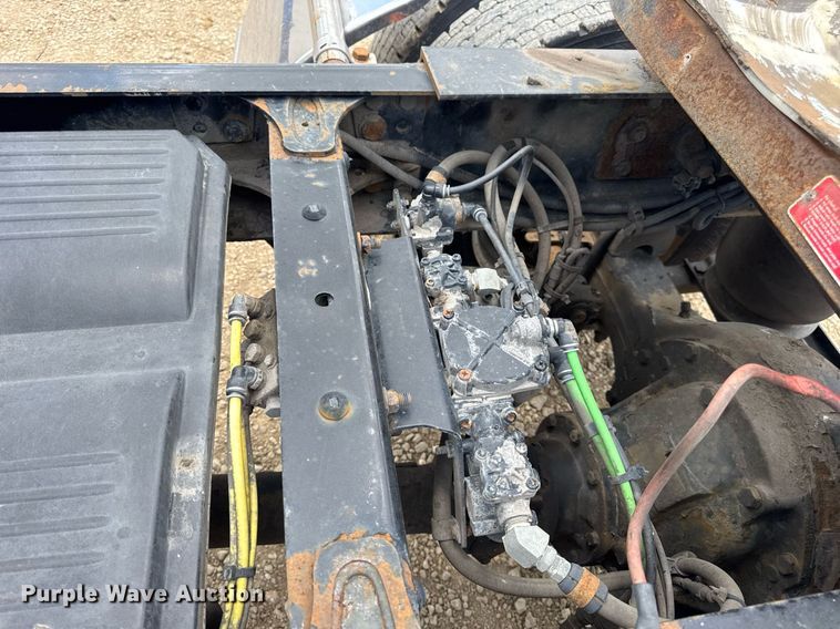 image for item DV4227 2009 Freightliner Columbia 120 semi truck