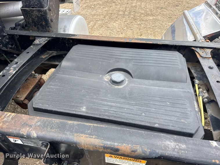 image for item DV4227 2009 Freightliner Columbia 120 semi truck